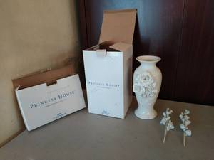 lot 72 image: Princess House- Porcelain Vase and Two Floral Bouquets
