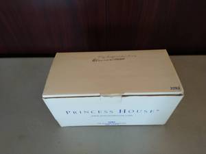 lot 73 image: Princess House- Keepsake Box