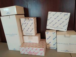lot 84 image: Collection of Princess House Holiday Items