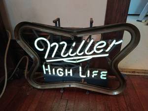 lot 1 image: Miller High Life Neon Light Bar Sign