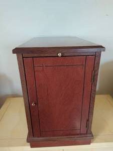 lot 157 image: End Table With Magazine Rack