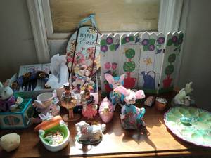 lot 159 image: Collection Of Easter Dcor And Decorations
