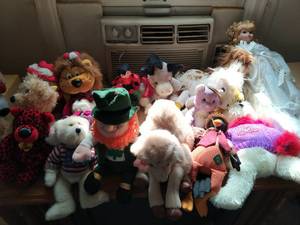 lot 162 image: Collection Of Stuffed Animals And Dolls