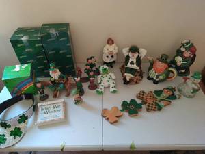 lot 171 image: Collection Of St. Patricks Day Dcor