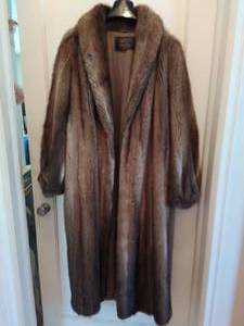 lot 182 image: Daytons Fur Coat