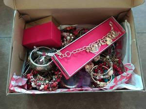 lot 420 image: Large Collection of Costume Jewelry