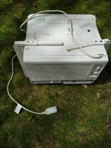 lot 440 image: Perfect Aire AC Window Unit