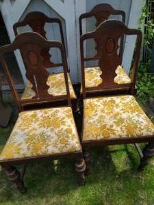 lot 458 image: Dining Set