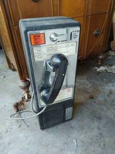 lot 462 image: Old Payphone