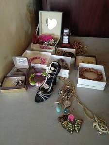 lot 464 image: Collection of Costume Jewelry