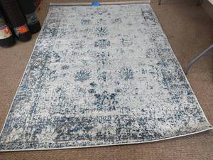 lot 6 image: UNIQUE LOOM 5X8  BLUE AND WHITE RUG