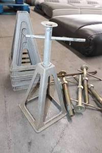 lot 34 image: (6) Crank up levelers