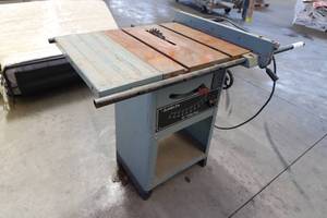 lot 81 image: Delta 10 Table Saw