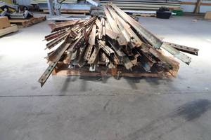 lot 119 image: Approx 50 Used Fence Posts and Barb Wire