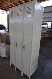 lot 125 image: Locker Set