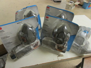 3M PERFORMANCE RESPIRATORS, PAINT PROJECT, SIZE LARGE, P95,  3M DISPOSABLE RESPIRATOR - NEW