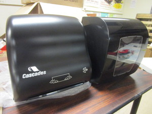 CASCADES PRO MECHANICAL ROLL TOWEL DISPENSERS, DISPENSING DYNAMICS TOWEL DISPENSER - NEW