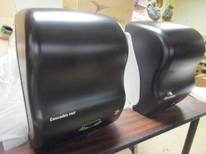 CASCADES MECHANICAL ROLL TOWEL DISPENSERS - NEW