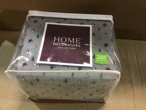 HOME DECORATORS COLLECTION FLANNEL BED SET Customer Returns See Pictures