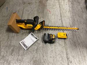 22 in. 20V MAX Lithium-Ion Cordless Hedge Trimmer Includes battery and charger by DEWALT Customer Returns See Pictures