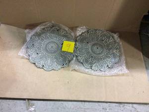 Small Grey Medallion Wall Decor&nbsp&nbspCustomer Returns See Pictures&nbsp