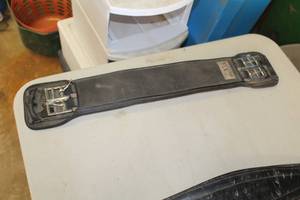 lot 465 image: Classic Equine Soft Touch Leather Dressage Girth Band 22L