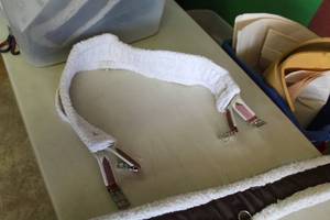 lot 473 image: Fleece Lined Leather English Girth Band 48L