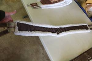 lot 474 image: Fleece Lined Leather English Girth Band 50L