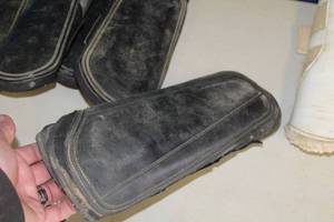 lot 522 image: Lot of (2) Woof Wear Boots Black