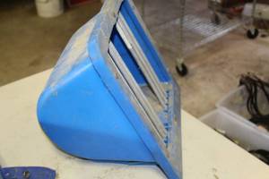 lot 536 image: Little Giant Plastic Foal Feeder Blue
