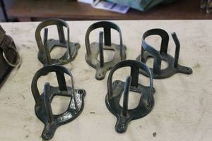 lot 436 image: Lot of (5) Metal Bridle Hooks