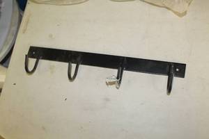 lot 550 image: Metal Wall-Mount Hook Plate 4-hook 19W