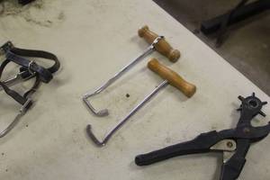 lot 563 image: Boot Pulls (one set)