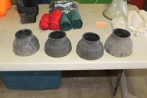 lot 305 image: Lot of (4) Bell Boots Black