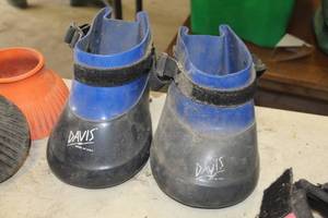 lot 310 image: Lot of (2) Davis Soaking Boots BlueBlack