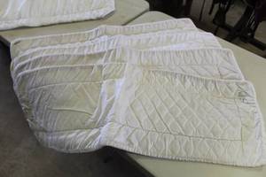 lot 331 image: Lot of (4) Pillow Wraps White