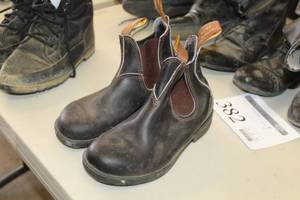 lot 386 image: Blundstone Leather Paddock Boots Black 5