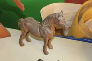 lot 617 image: Metal Horse Figurine 10Lx9H