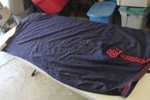 lot 643 image: Eous Wool Cooler Blanket Blue with Red Trim 75L