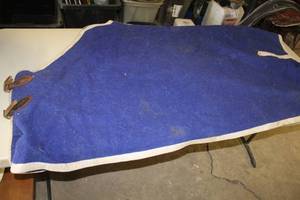 lot 644 image: Wool Cooler Blanket Blue 74L