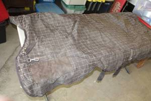 lot 656 image: Rhino Lightweight Blanket Tan 75L