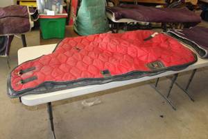lot 672 image: Lightweight Blanket Red 70L