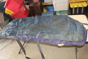 lot 678 image: Olympian Lightweight Blanket Blue 76L
