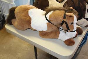 lot 695 image: Hug Fun Horse Plush Stuffed Animal Tan & White 22L (with original tag)