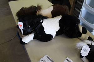 lot 691 image: Hug Fun Horse Plush Stuffed Animal Black & White 22L (with original tag)
