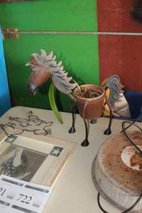 lot 718 image: Metal Horse Planter with Pot 20H