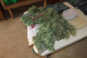 lot 720 image: Horse Bust Wreath with Reins 26H