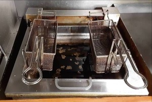 APW Wycott Commercial Fryer With 2 B...