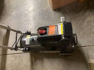 lot 21 image: 8G 150 PSI Hotdog Air Compressor
