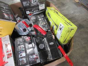 lot 325 image: WHOLESALE MIXED PALLET OF VACUUMS AND VACUUM ACCESSORIES